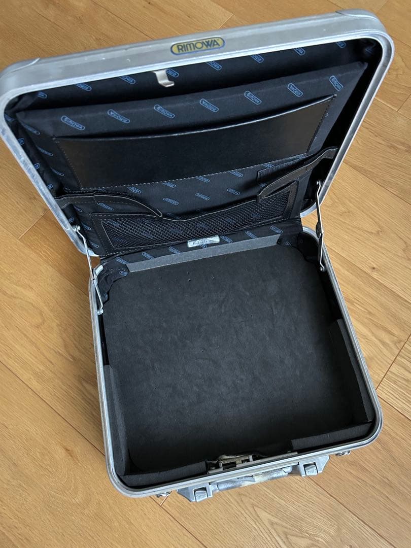 RIMOWA シルバー キャリーケース