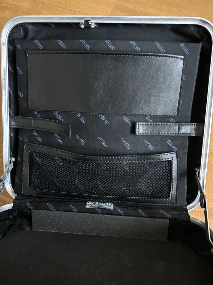 RIMOWA シルバー キャリーケース