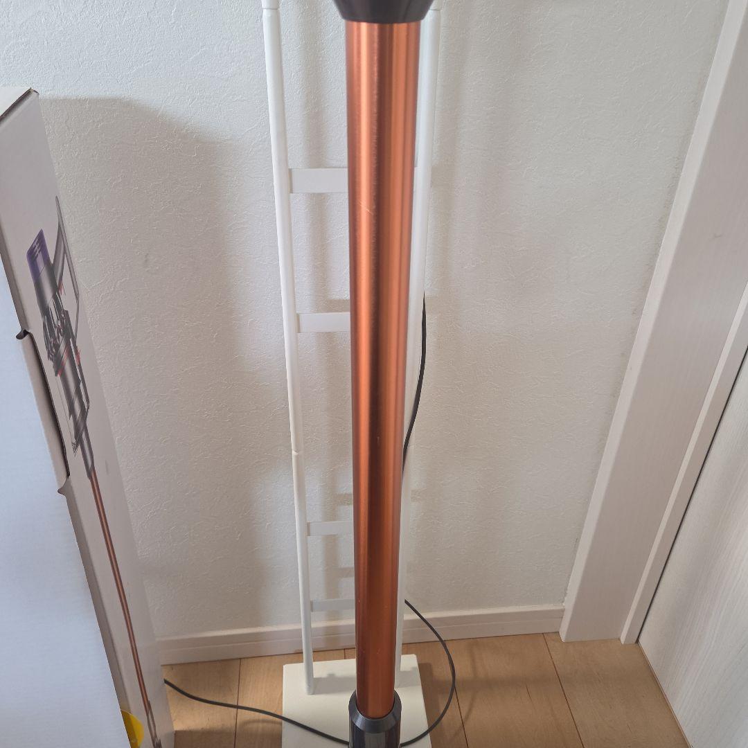 【美品】 Dyson Cyclone V10 Fluffy SV12 スタンド付