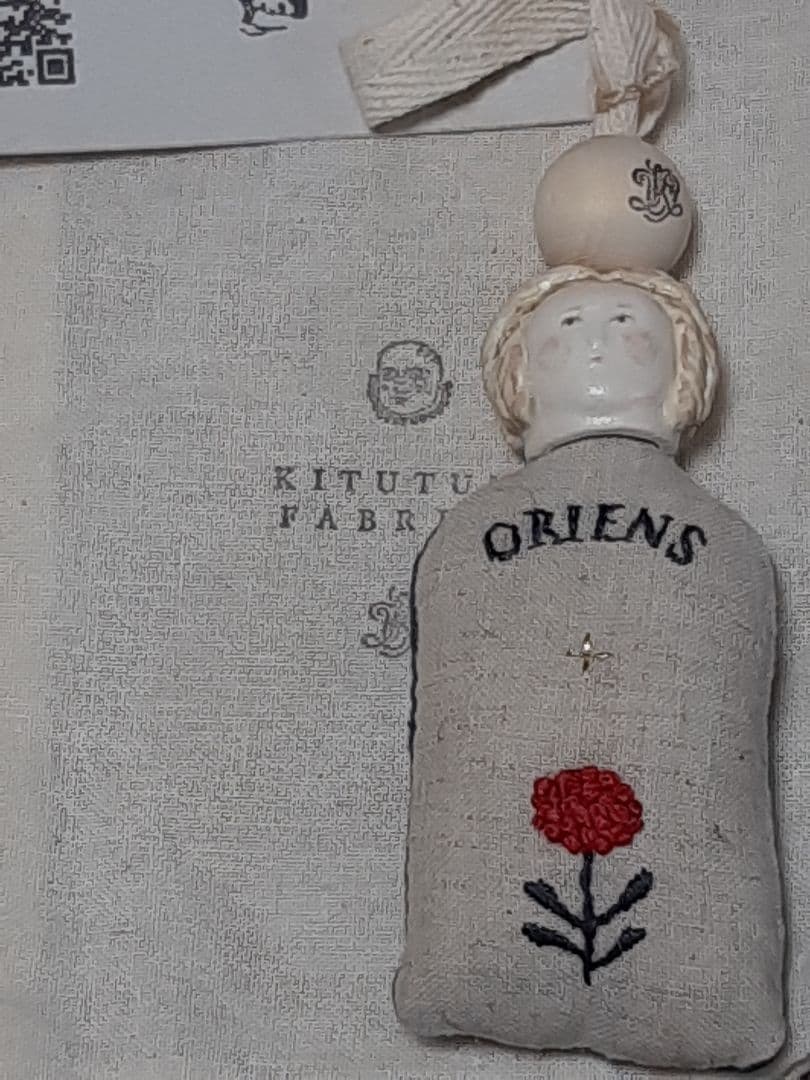 KITUTUKI FABRICA 刺繍付き陶器人形‼️チャイナヘッド風