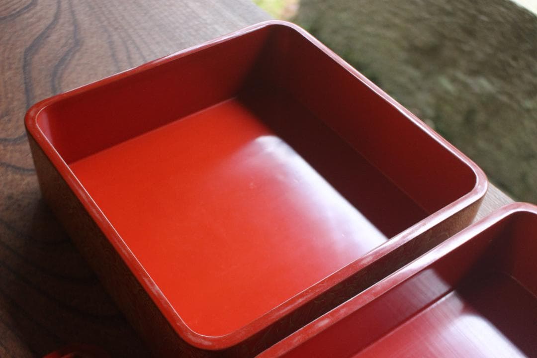 小傷あり！上質朱漆に極上菊詰沈金の映える輪島塗二段重（検重箱お重