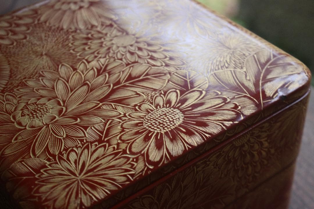 小傷あり！上質朱漆に極上菊詰沈金の映える輪島塗二段重（検重箱お重