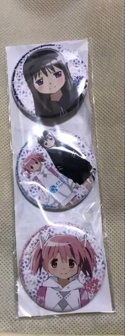 earthコラボ限定 缶バッジセット