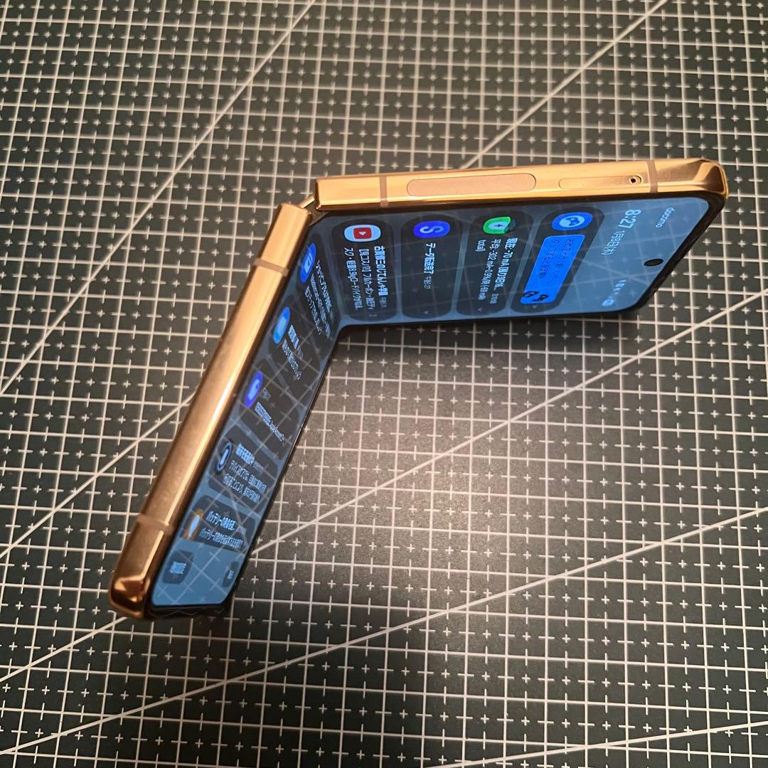 かなり綺麗　GALAXY z flip 4 本体　ドコモ　国内版