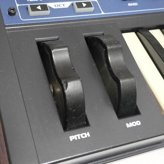 NOVATION MiniNova ノベーション シンセサイザー マイクあり