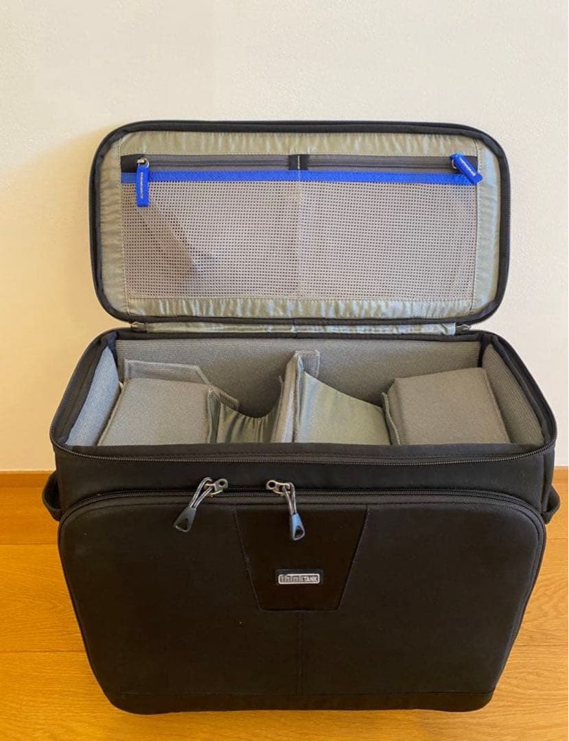 thinkTANK｜Airport Navigator キャリーケース カメラ