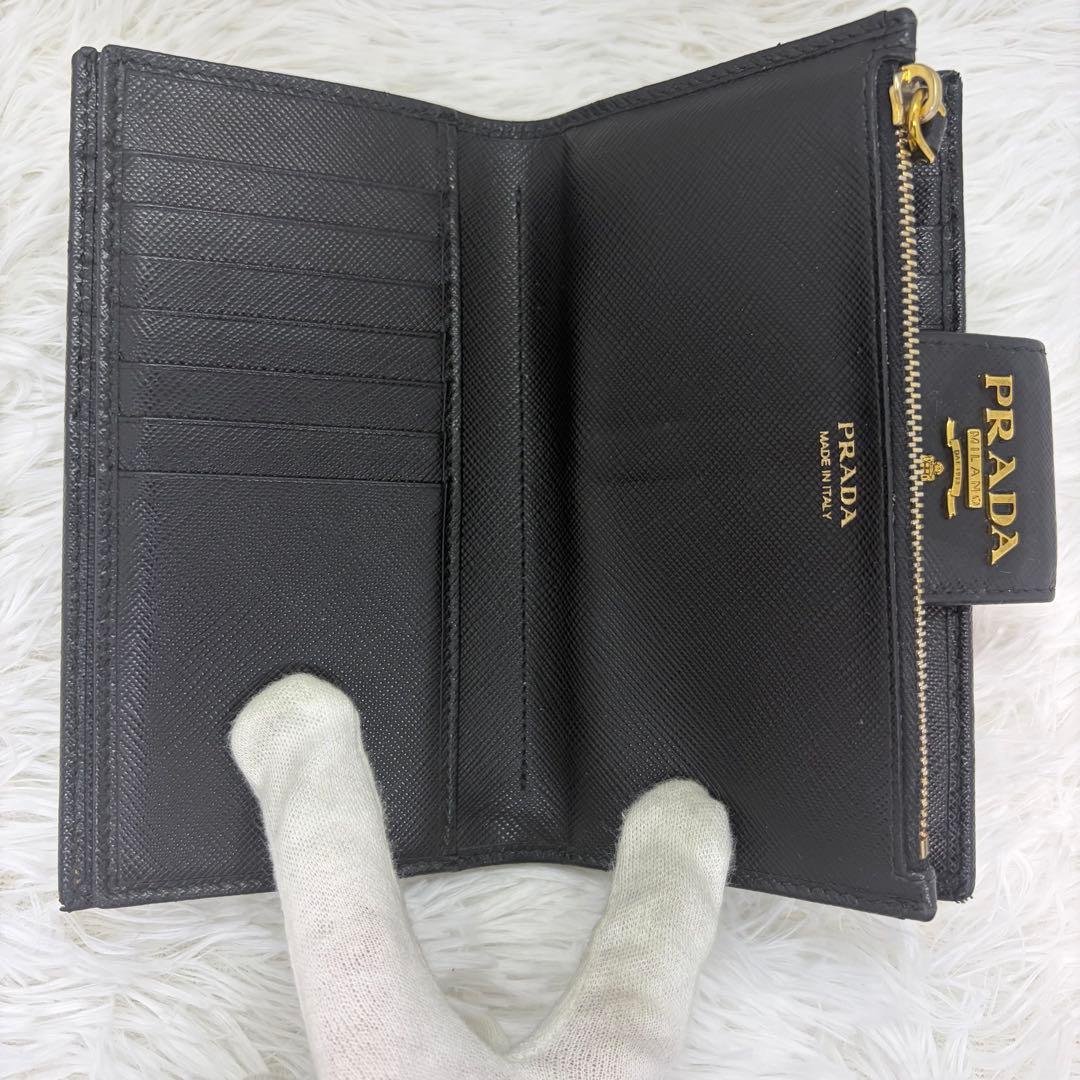 美品✨プラダ 長財布 折り財布 サフィアーノ レザー ロゴ金具 ブラック