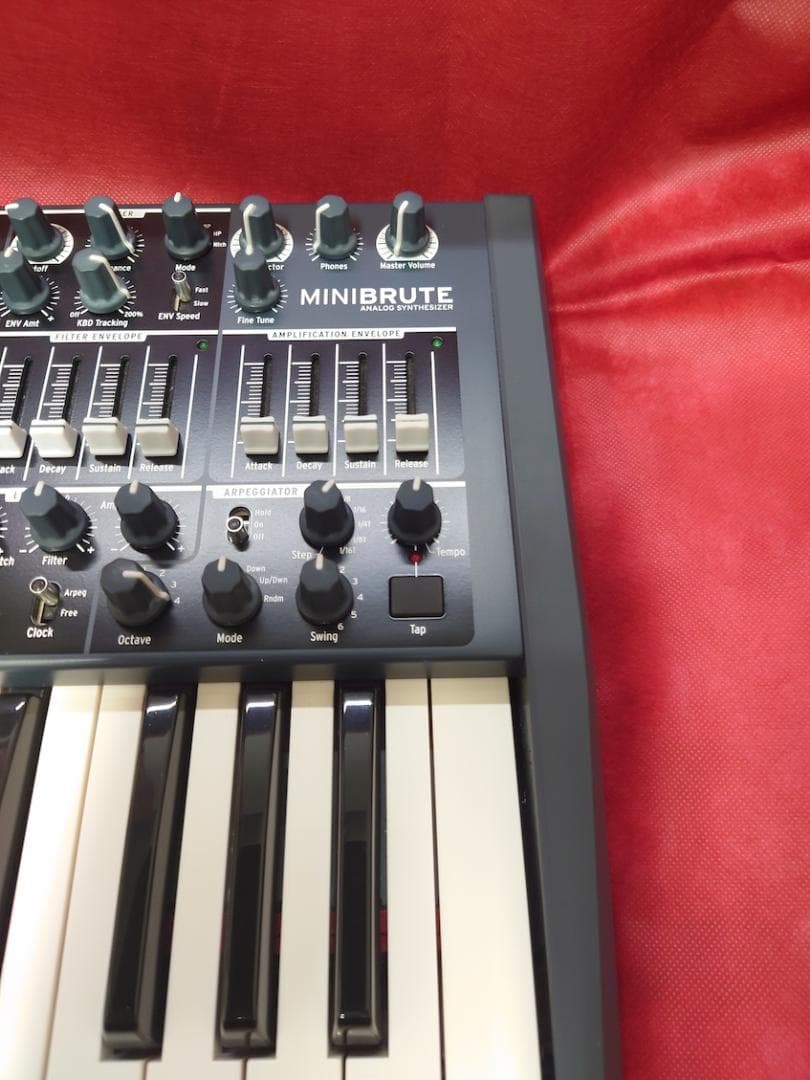 Arturia MiniBrute 25鍵 アナログシンセサイザー