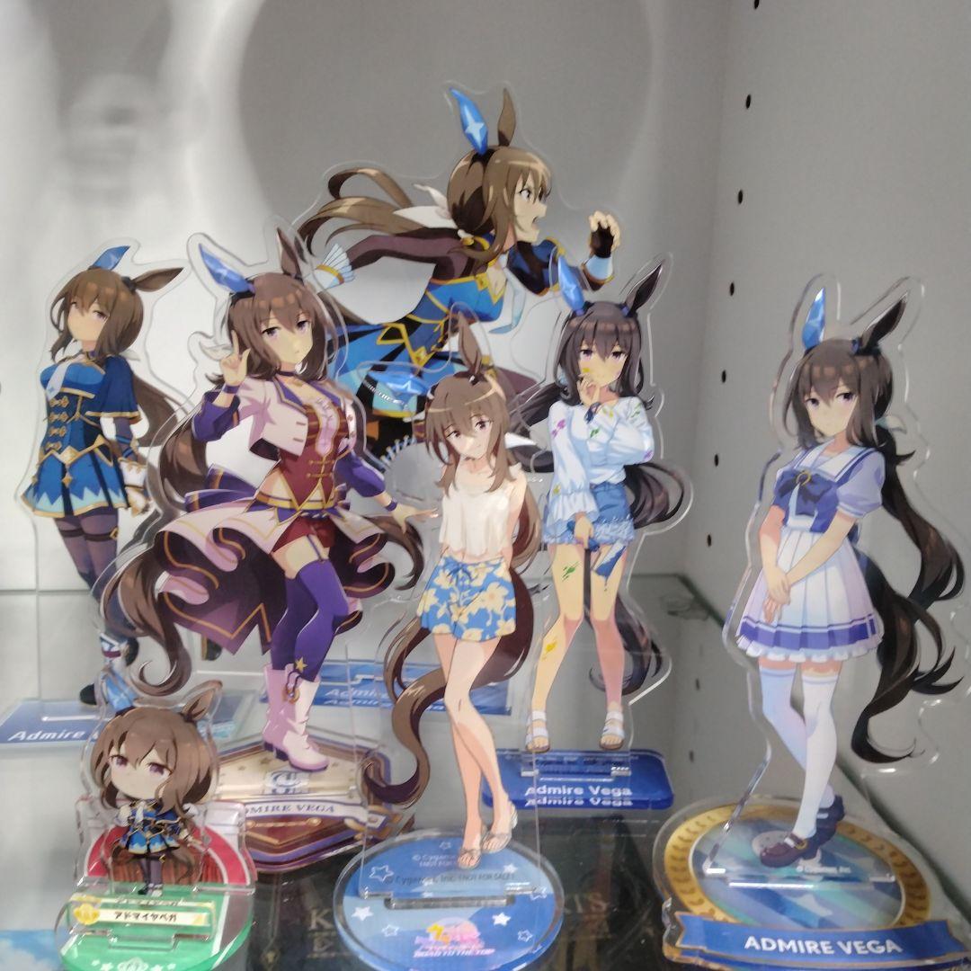 アドマイヤベガ アクリルスタンド 12体 缶バッジ2つ　最終値下げ