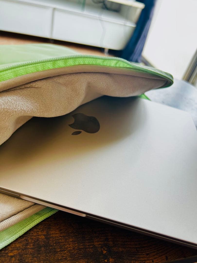 MacBook Air (M2, 2022) シルバー8GB