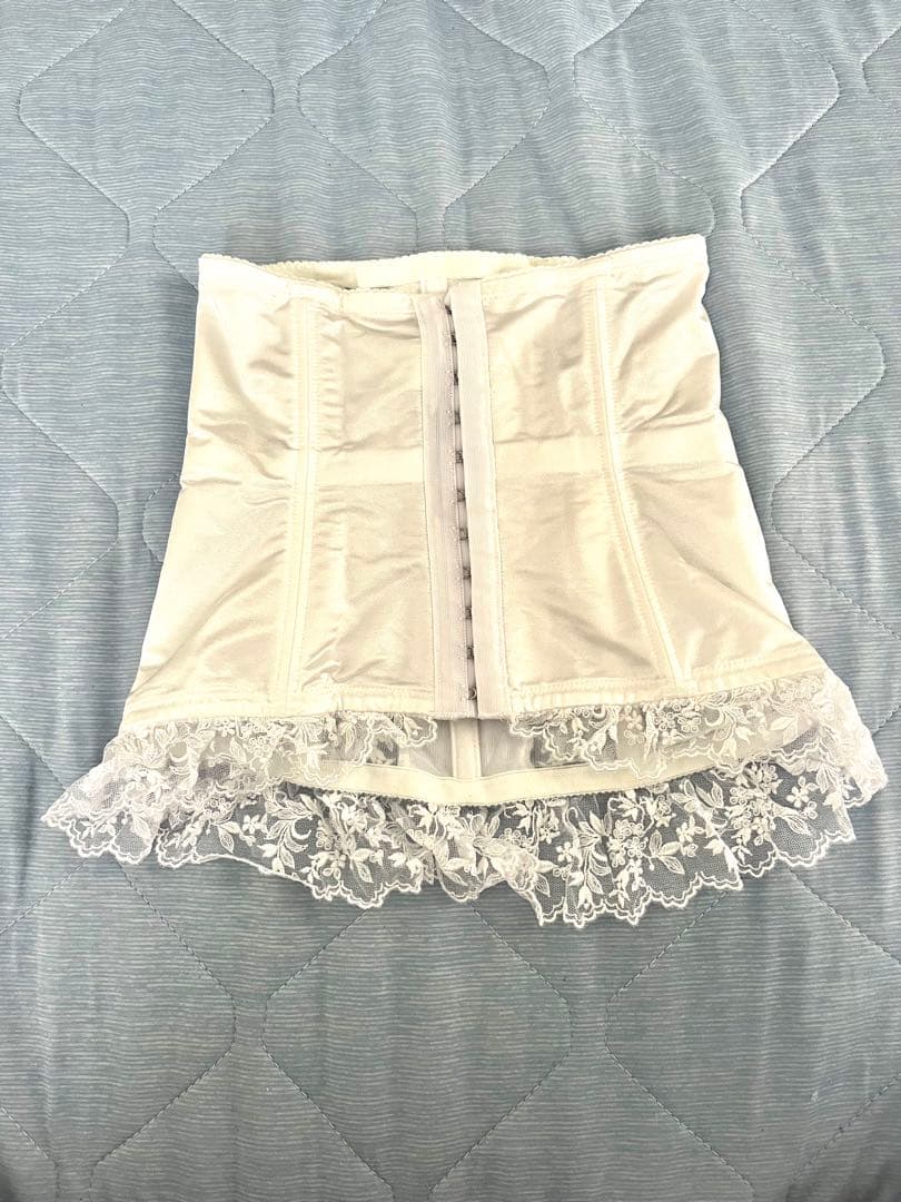 セモアブライダルインナー コルセットタイプ ホワイト　ガードル付きE70/64