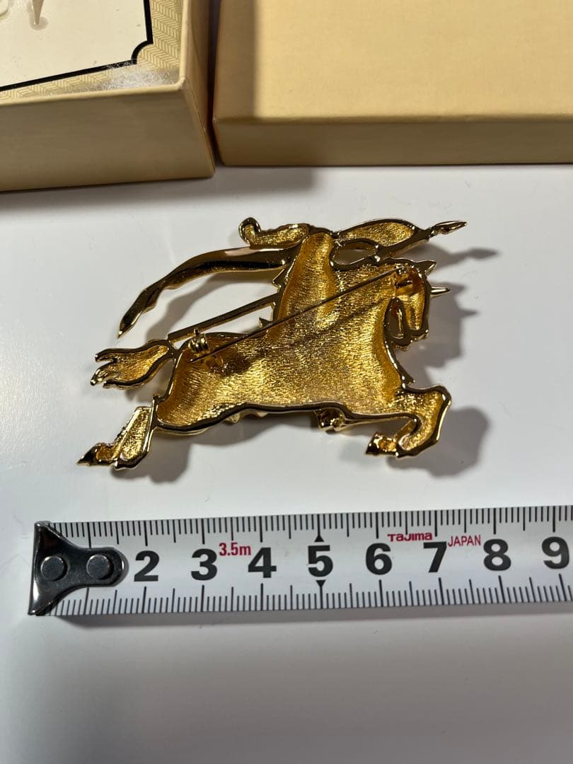 Burberrys ゴールド 馬のブローチ(バーバリープローサム)