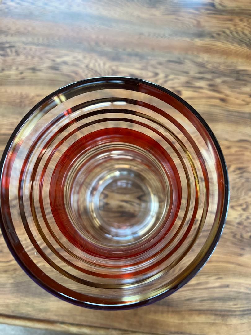 赤と透明のガラス花瓶 金のストライプ