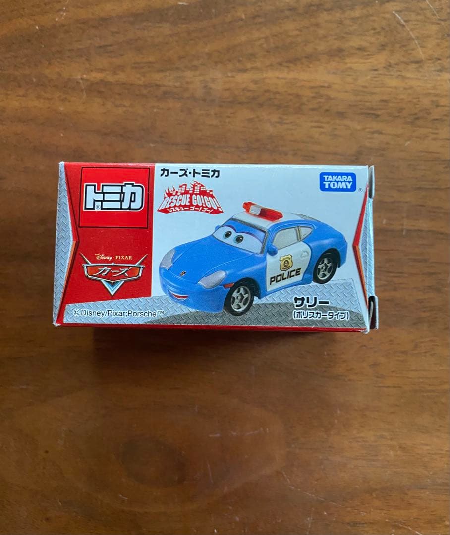 カーズ トミカ サリー ポリスカータイプ