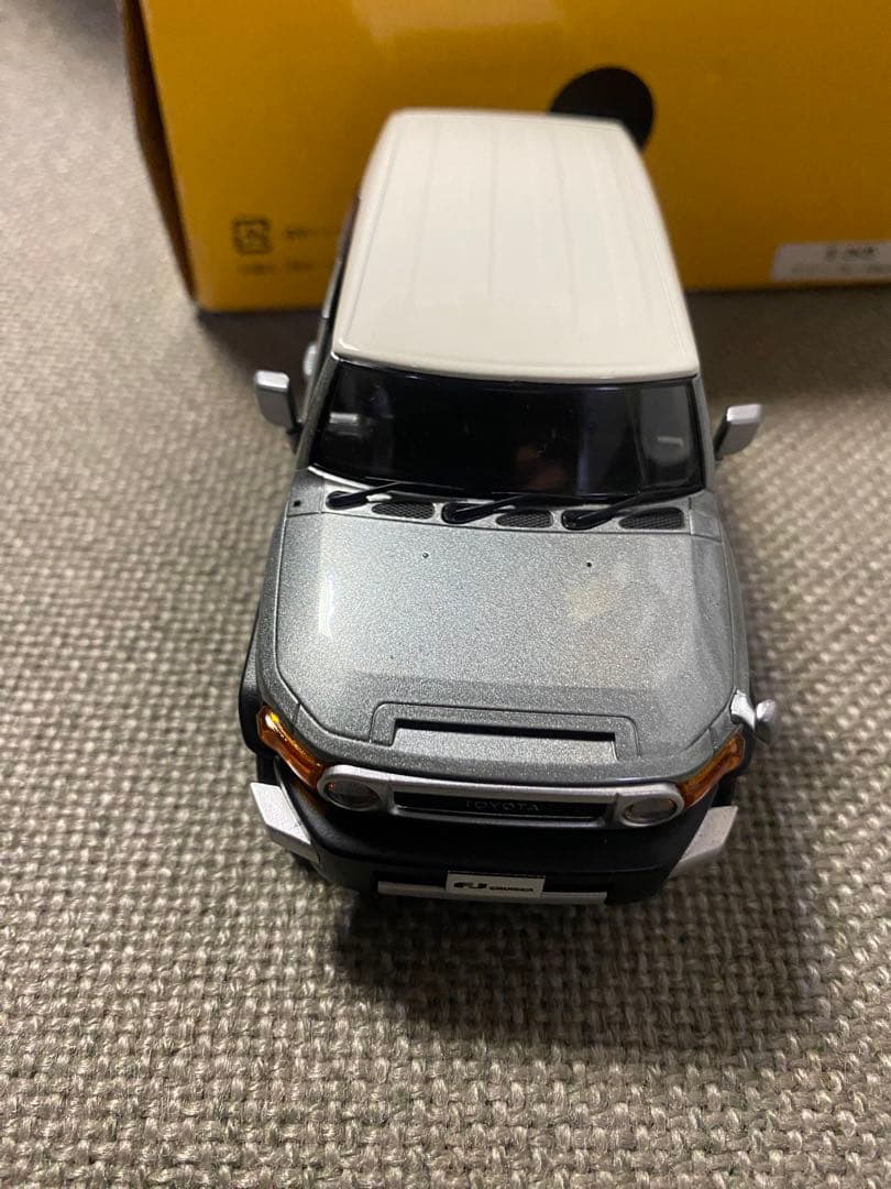 トヨタ　FJクルーザー　カラー　サンプル　ミニカー　グレー　シルバー　新品