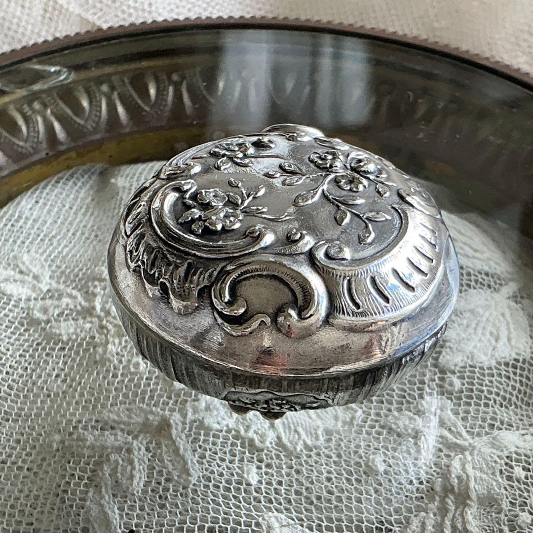 【C】フランスアンティーク　すずらん　ピルケース　シルバープレート