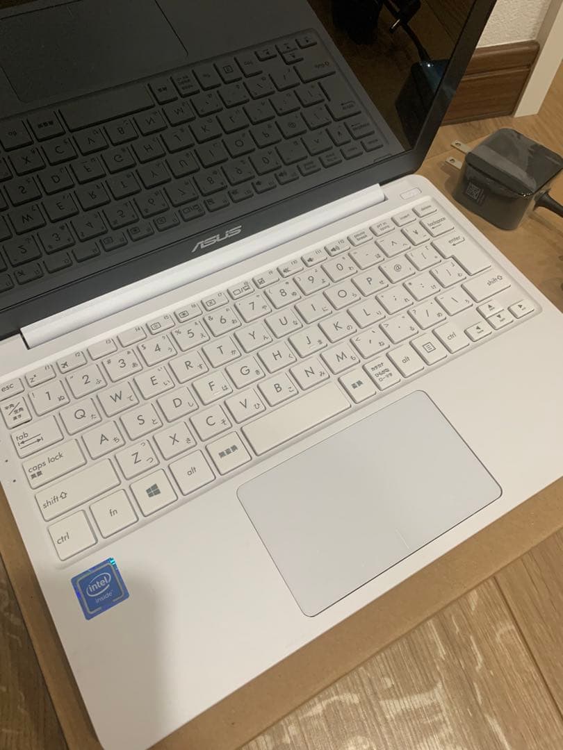 【美品】ASUS ノートパソコン　E203m ホワイト