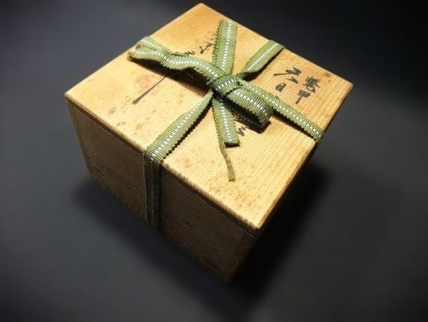 鼈甲(べっこう) 天目茶碗 黒赤模様 陶器 茶碗 木箱付き