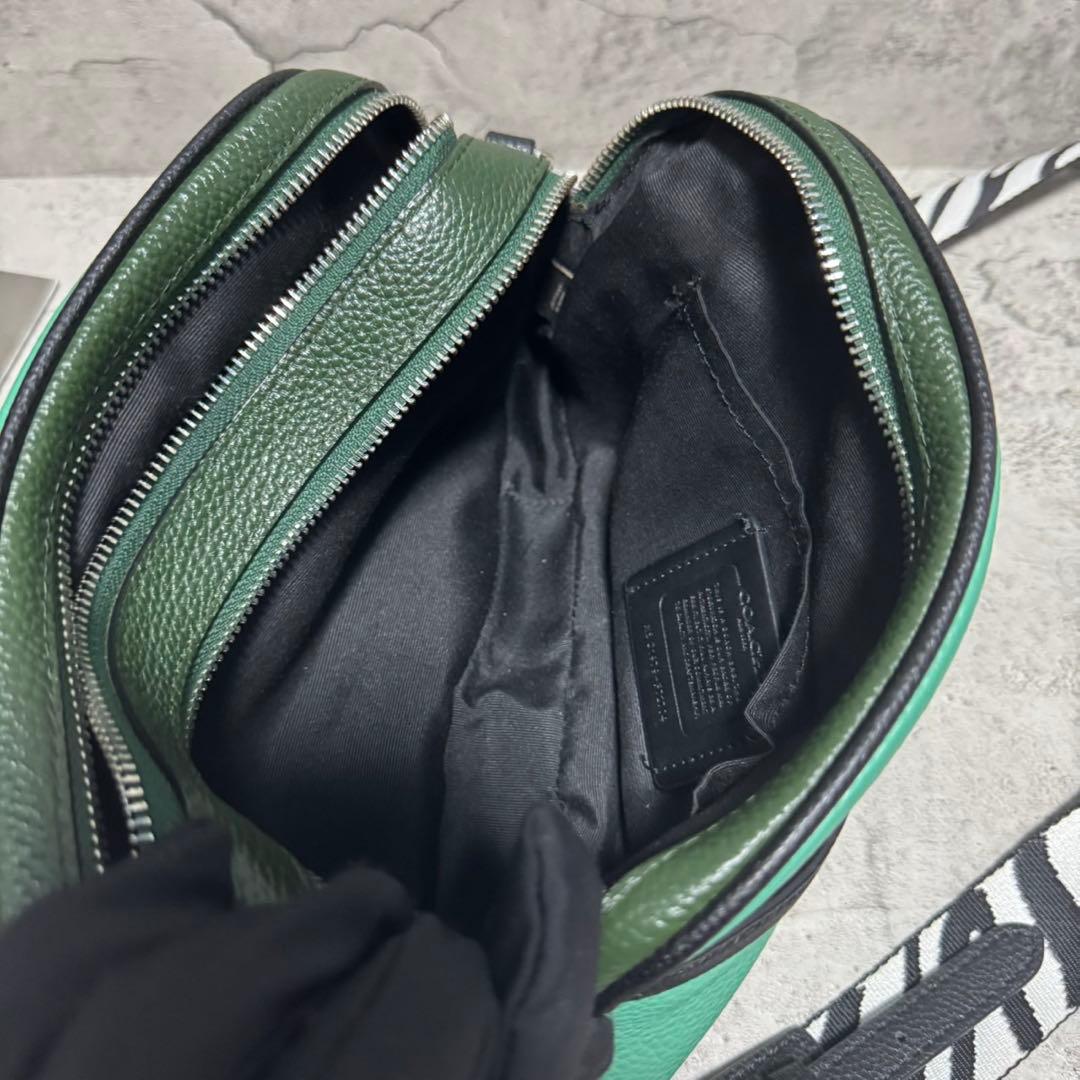 未使用級✨️コーチ カメラバッグ ショルダーバッグ 2層 レザー ゼブラ グリーン