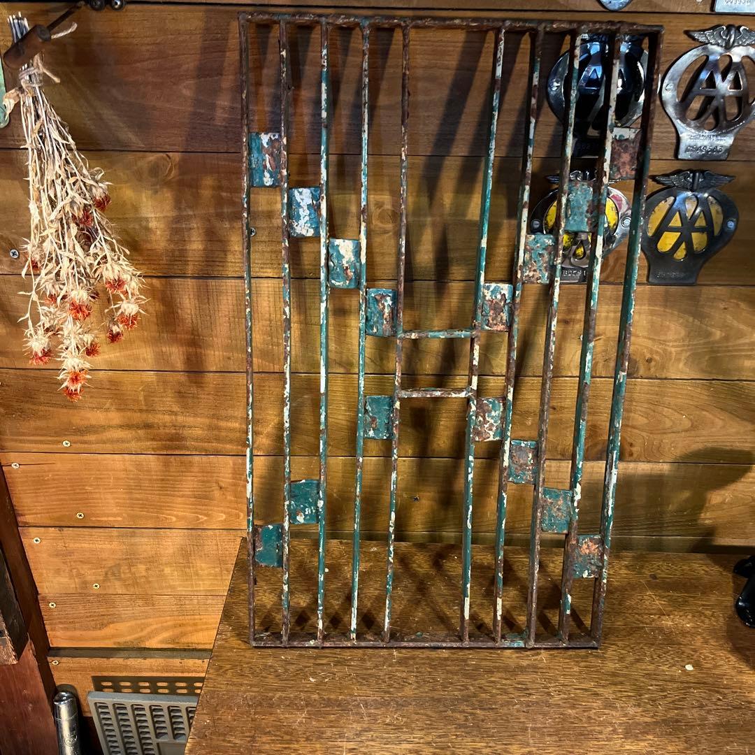 アンティーク　アイアン格子