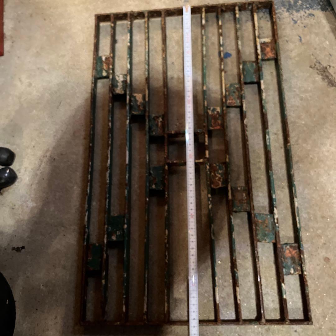 アンティーク　アイアン格子