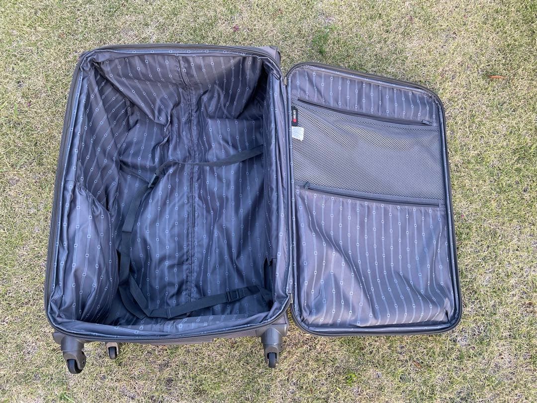 特大キャリーケース　ブラック