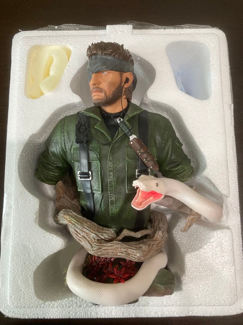 L GEAR SOLID Δ ネイキッド・スネーク フィギュア