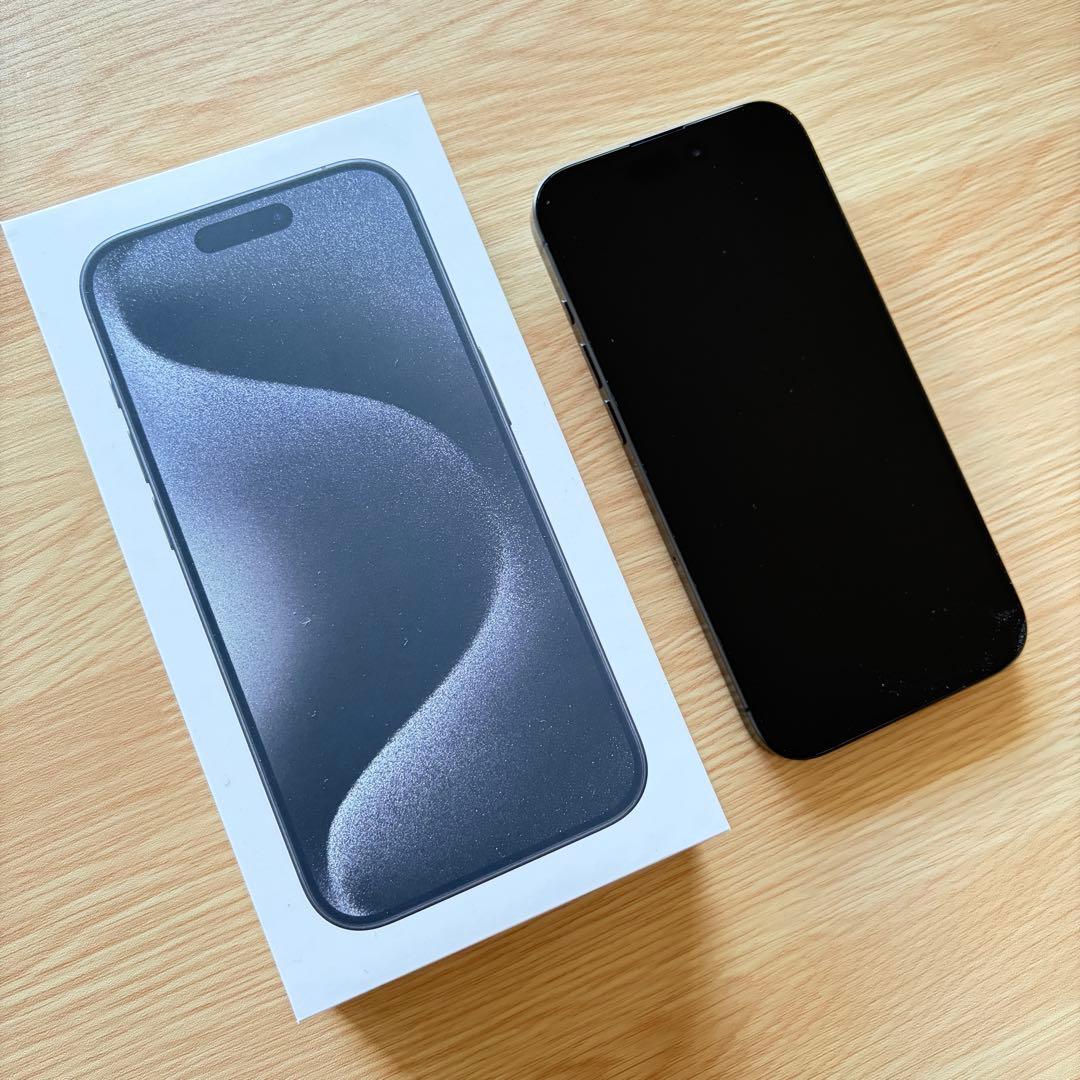 Apple iPhone 15 Pro ブラックチタニウム　256G