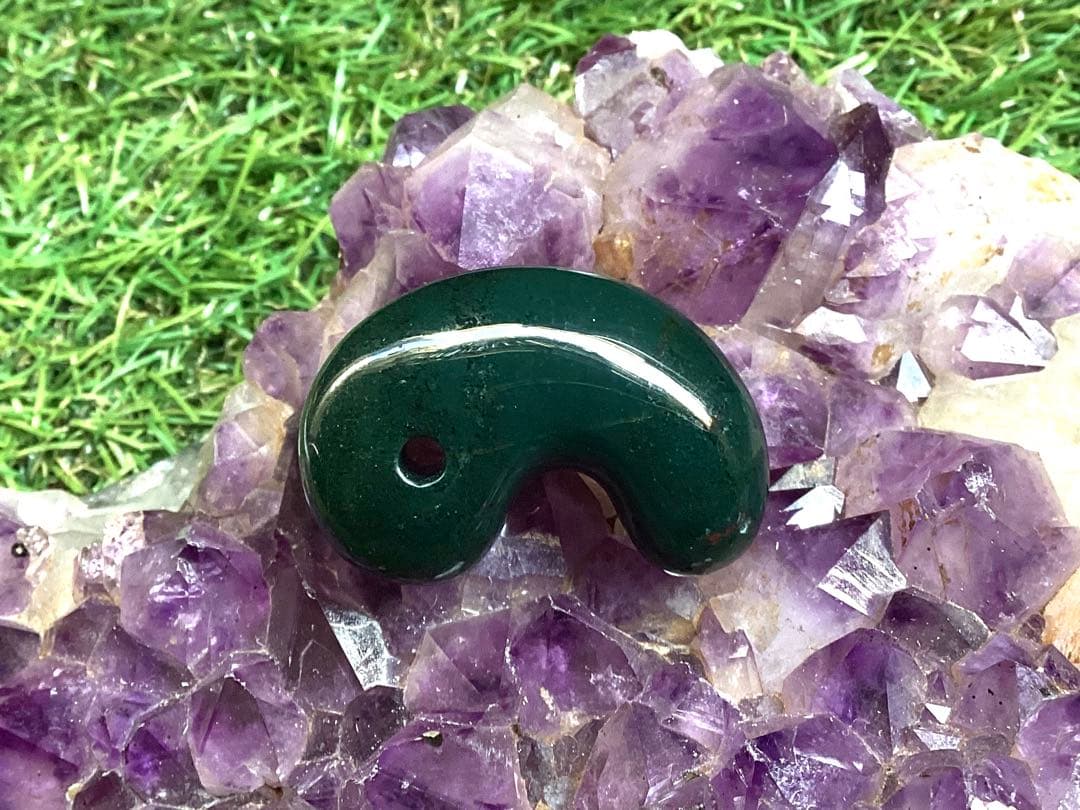 ✳濃厚青緑の【碧玉】特大38.7mm勾玉　希少原石の花仙山瑪瑙　高額材料使用本物