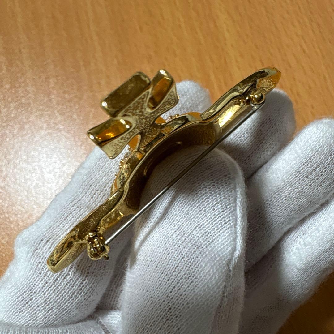 ヴィヴィアン・ウエストウッド　ブローチ