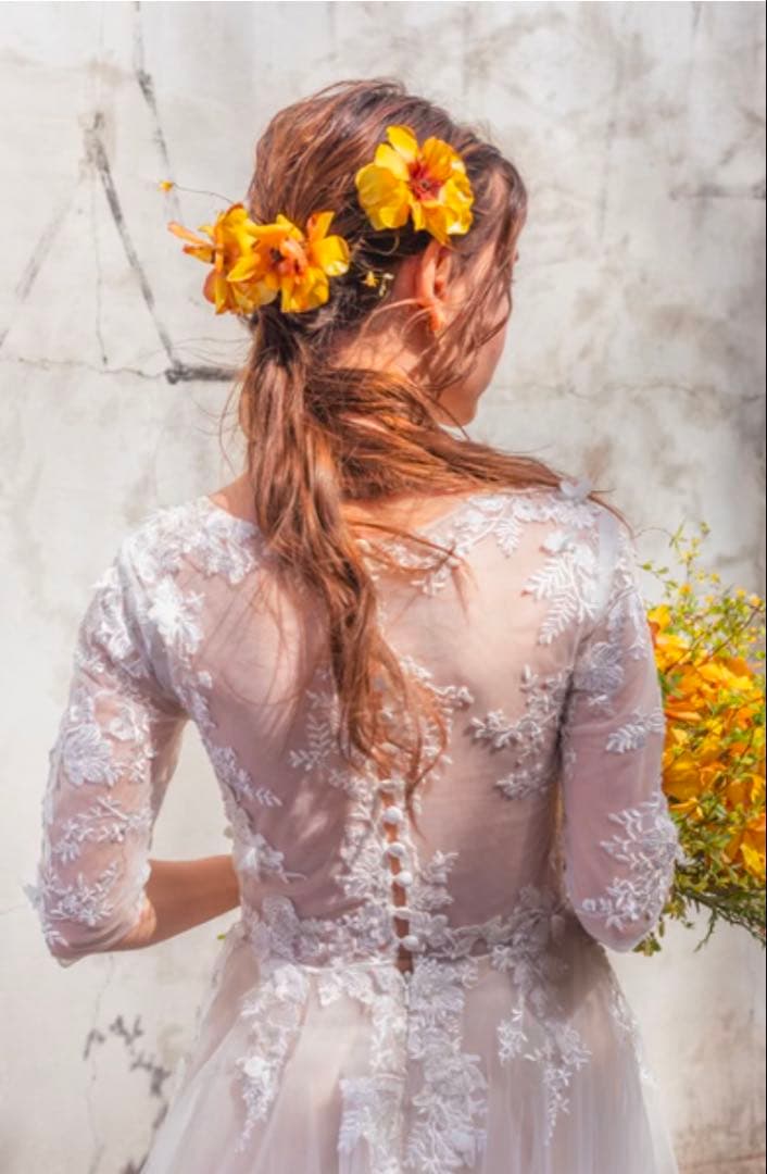 ウェディングドレス フラワーモチーフ刺繍長袖 Aライン