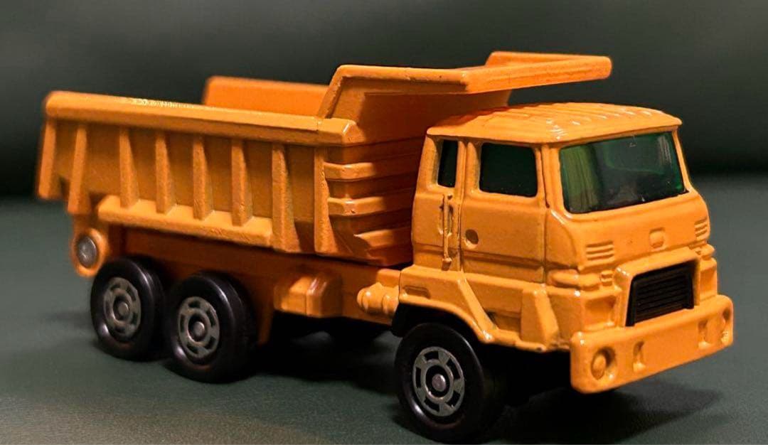 トミカ いすゞ オフロードダンプ 山吹色