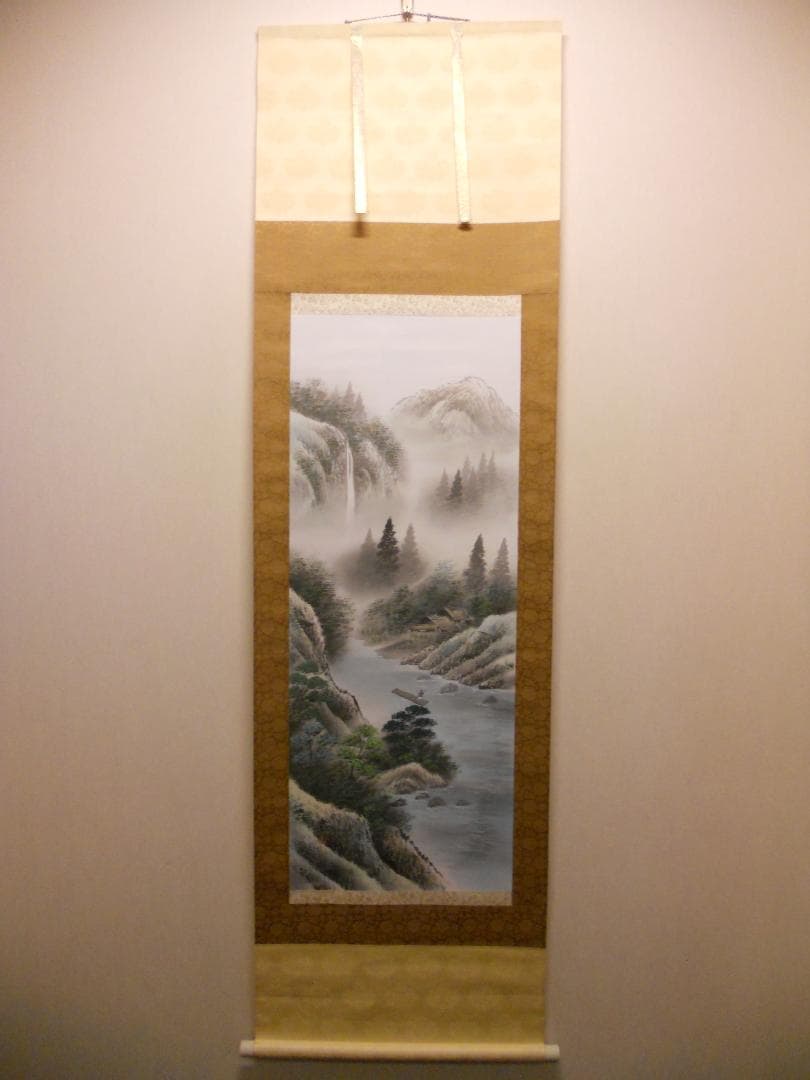 掛け軸 春光 彩色山水 絹本 希少 軸装 茶道具 掛軸 美品 です。