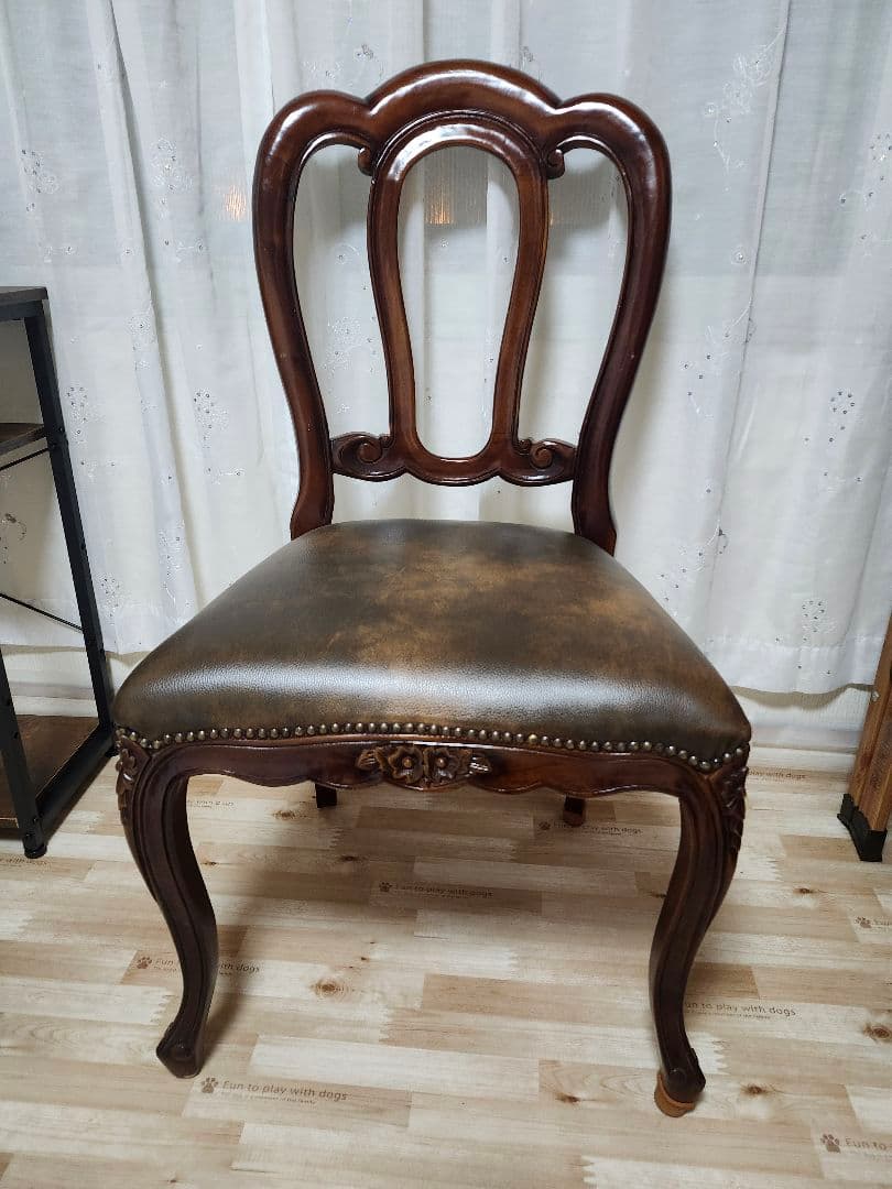 装飾的な彫刻付きブラウン椅子アンティークチェア
