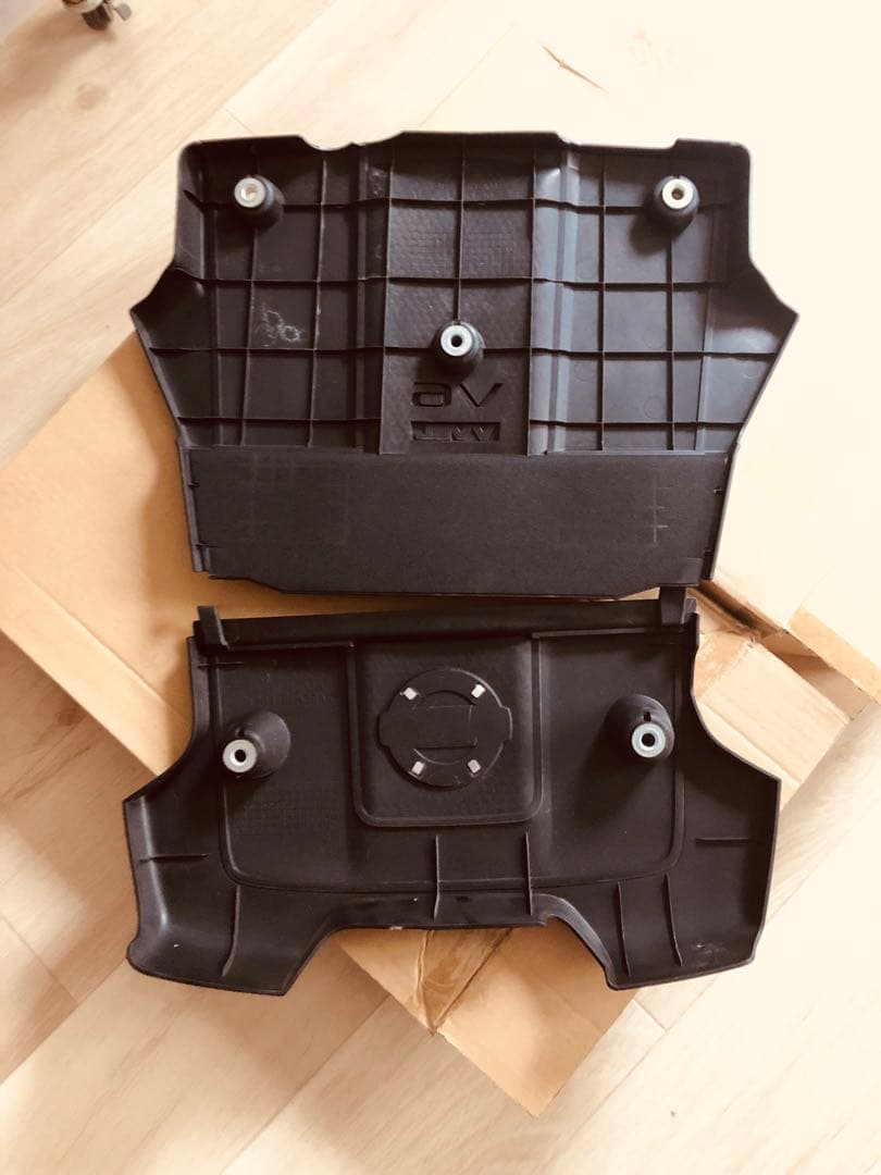 Nissan z34V6 VVEL エンジンカバー