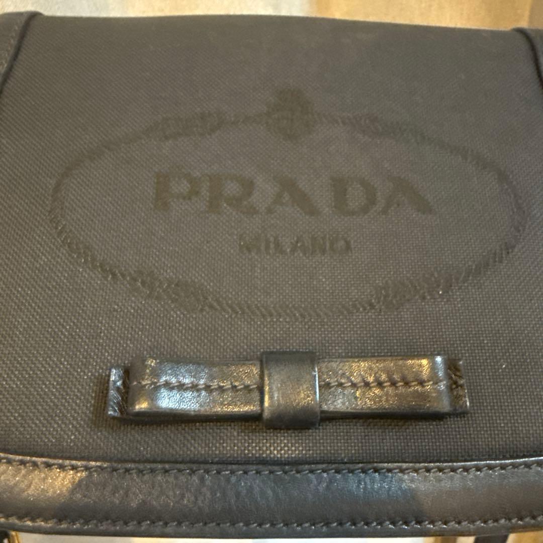 PRADA ブラック ショルダーバッグ　サフィアーノ