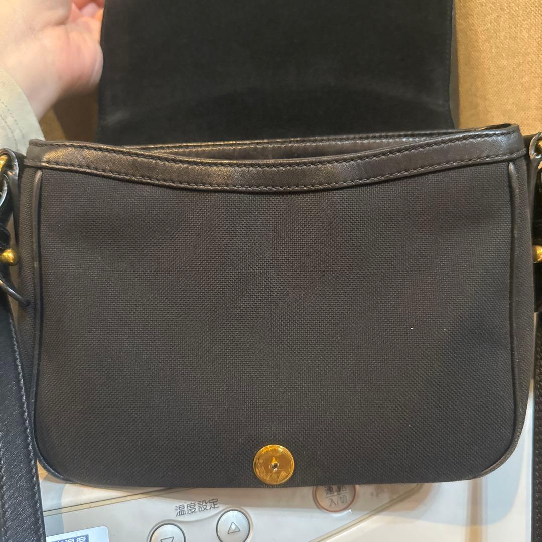 PRADA ブラック ショルダーバッグ　サフィアーノ