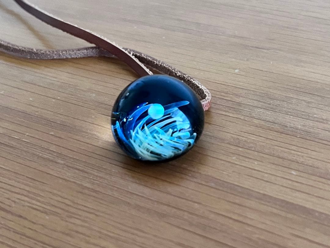 ハンドメイド ガラス ネックレス　宇宙ガラス 渦巻き模様