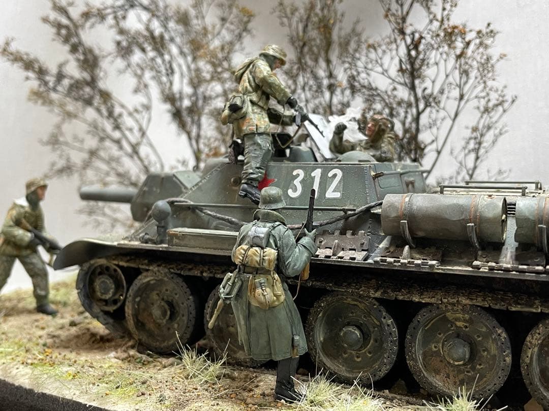 戦車ジオラマ　1/35 ロシアSU122と親衛隊兵士