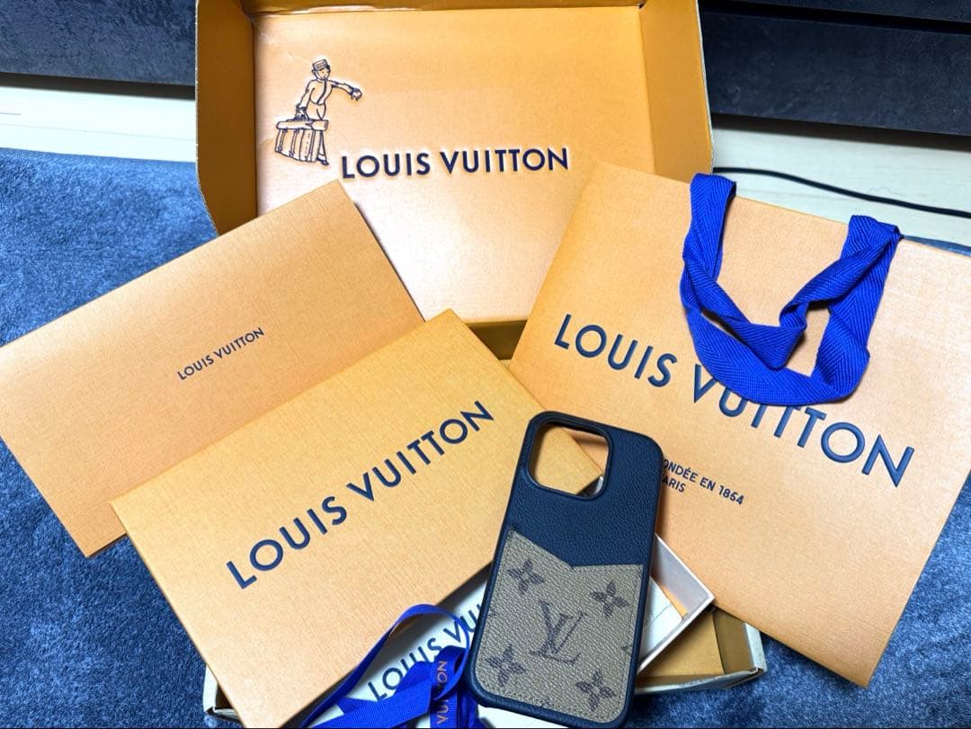 美品［正規品］ルイヴィトン　iPhone 15 Pro ケース箱付き