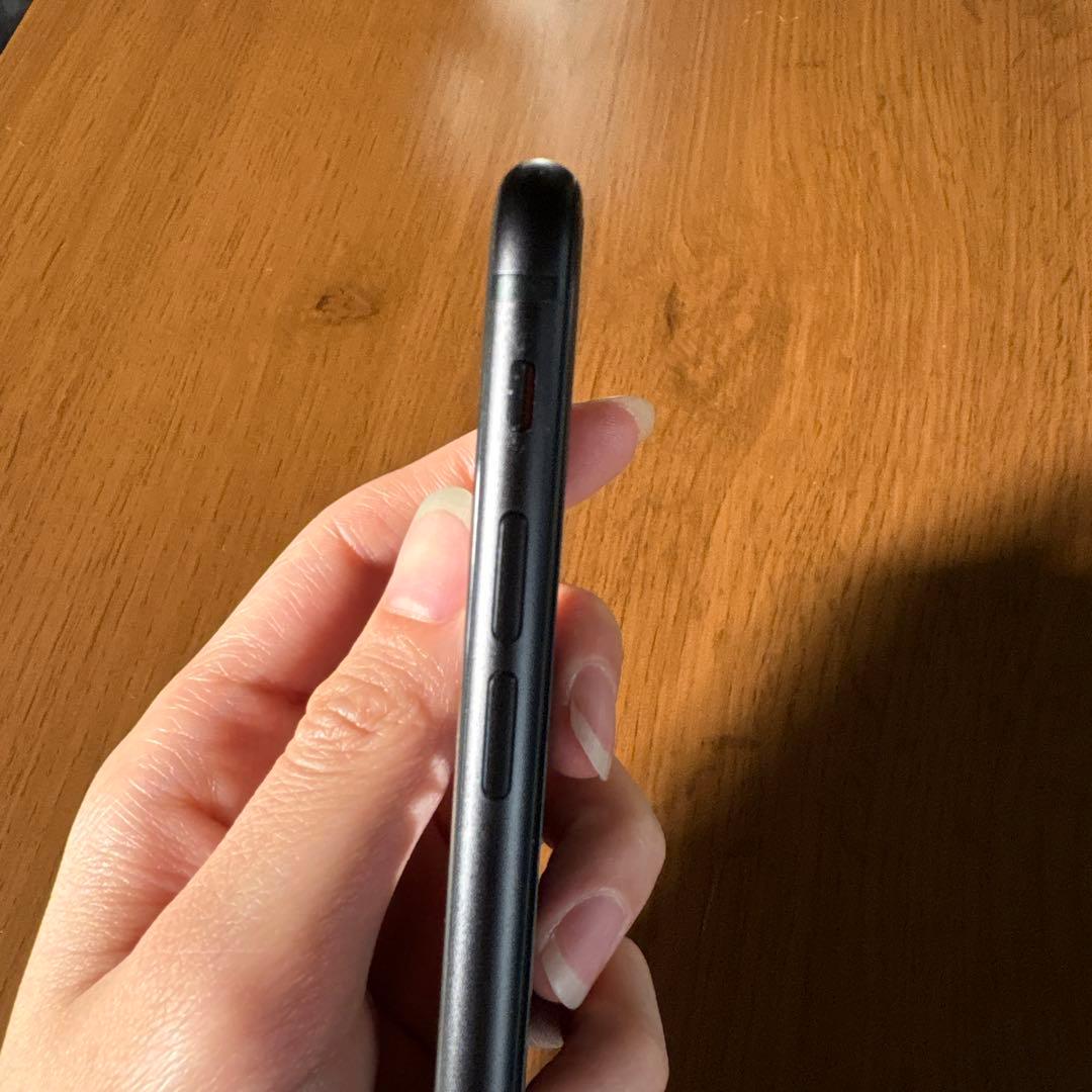 Apple iPhone SE　第2世代　ブラック