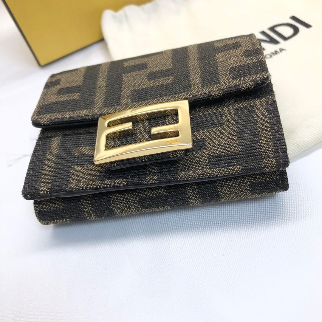 【Ris✨】　フェンディ FENDI 三つ折り財布 小銭入付き FF