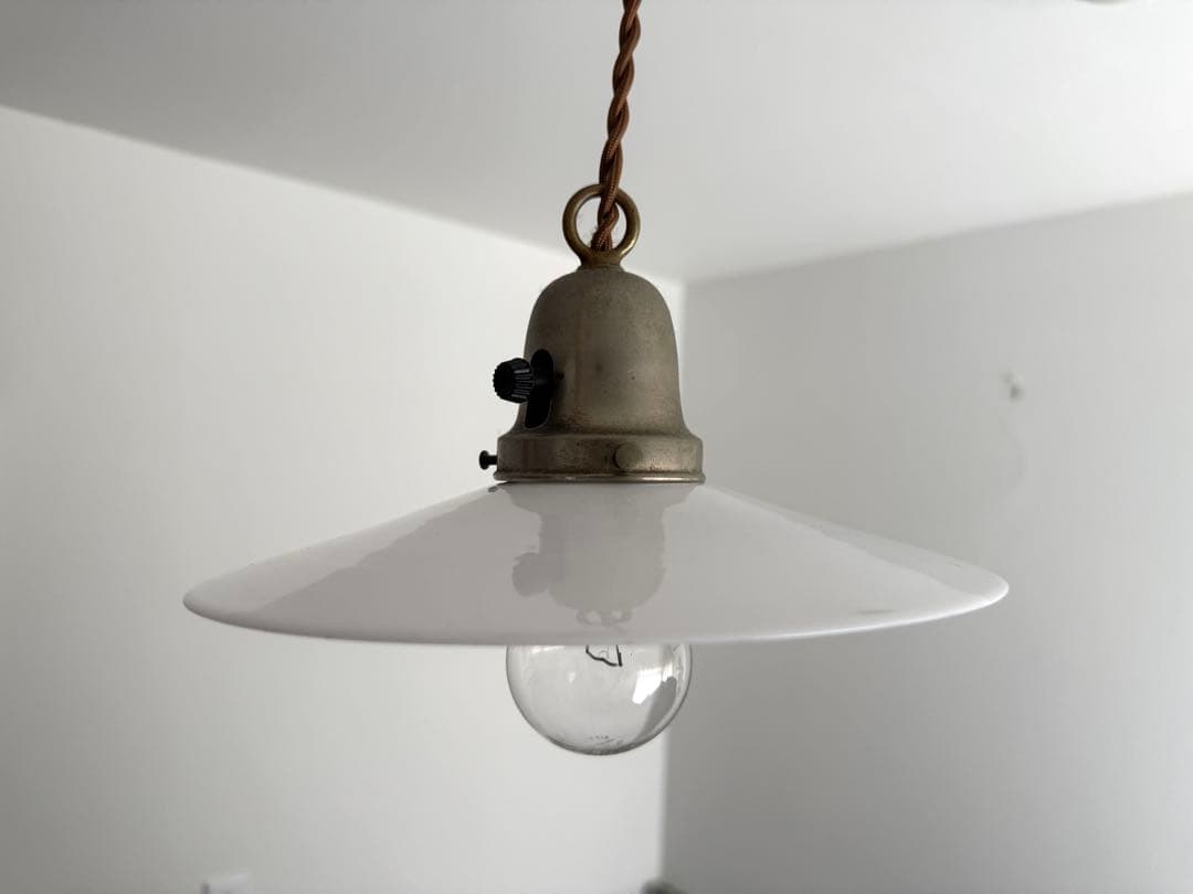 すぐ使えます　antique milk glass lamp アンティーク