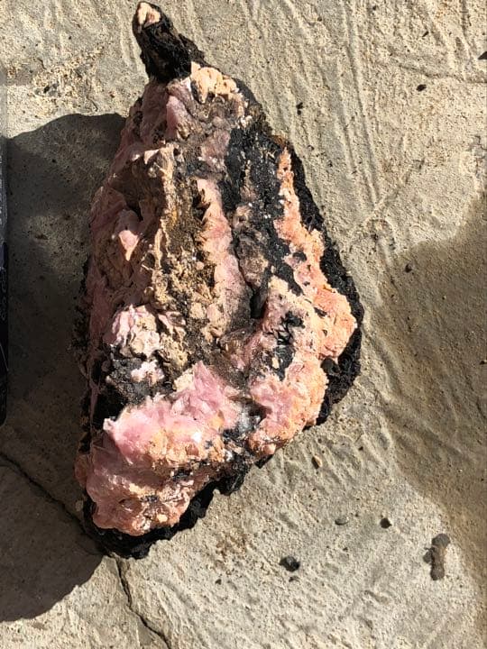 値下げしました、菱マンガン鉱　稲倉石　ロードクロサイト　原石　インカローズ特大