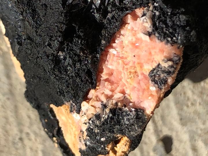 値下げしました、菱マンガン鉱　稲倉石　ロードクロサイト　原石　インカローズ特大