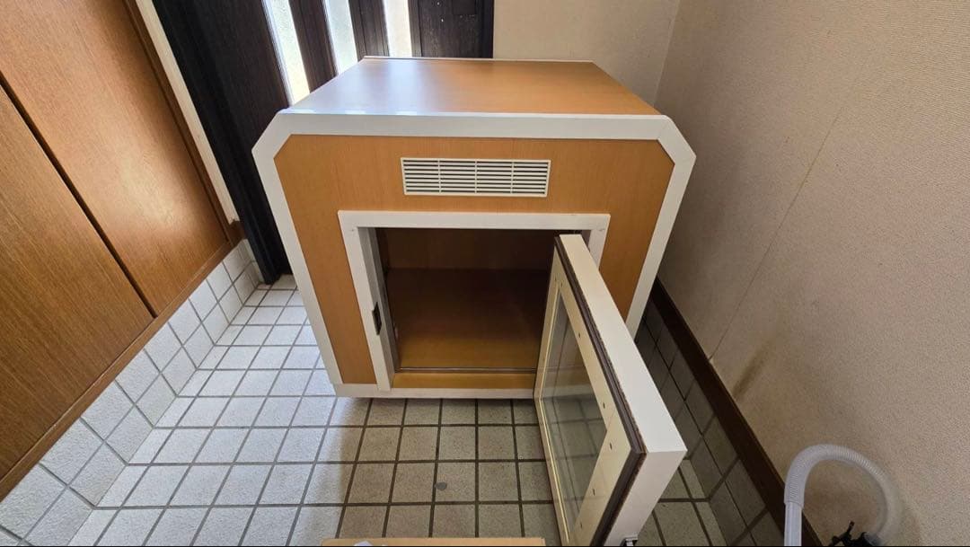 オシャレ古着　中型犬用 通気口付き防音ケージ ブラウン/ホワイト