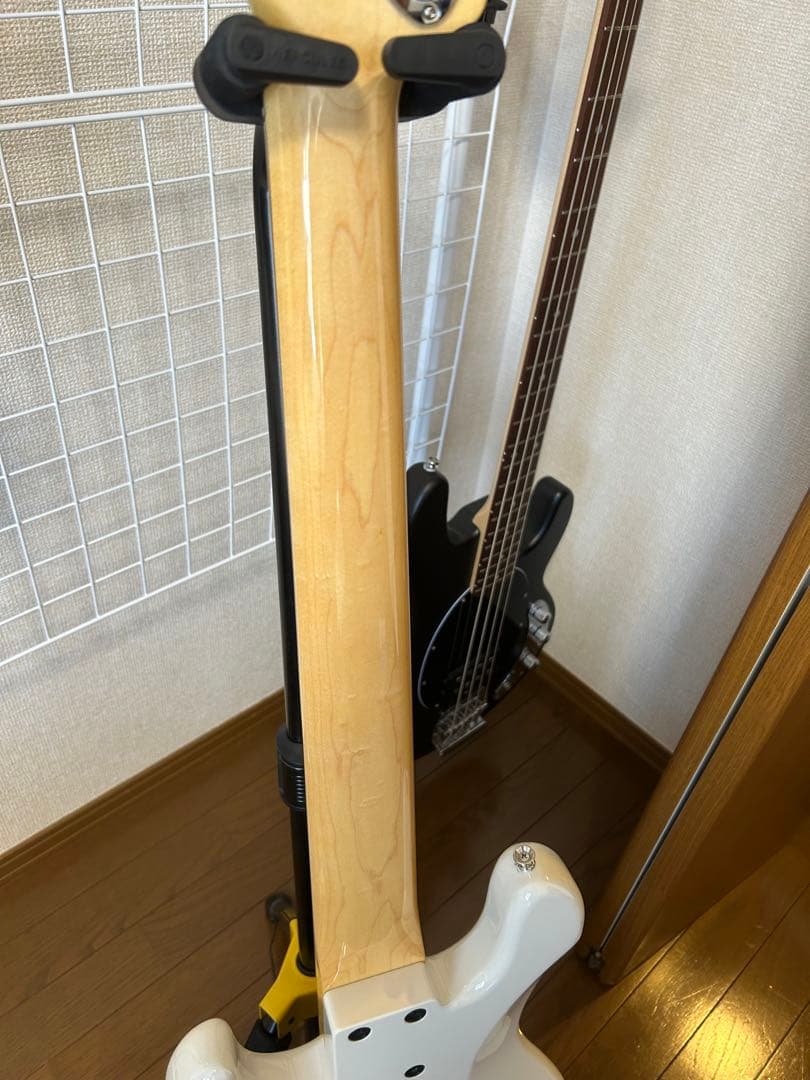 美品　FGN エレキベース ホワイト