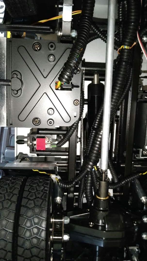 1/14RC メルセデス・ベンツ アロクス 4151 8x4 ダンプトラック