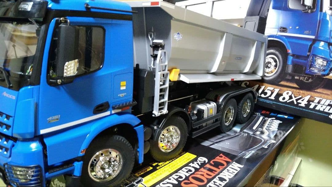 1/14RC メルセデス・ベンツ アロクス 4151 8x4 ダンプトラック
