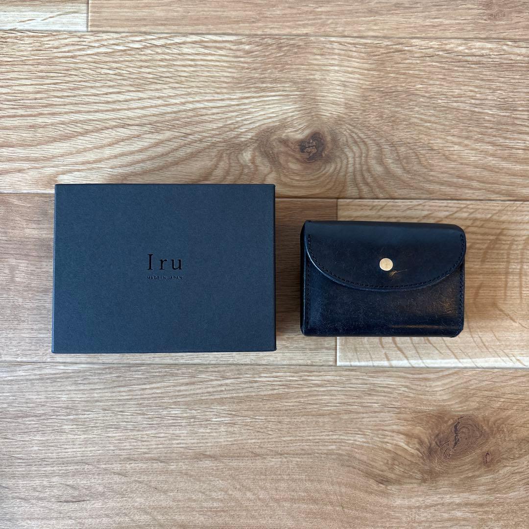 Iru ブラック レザー ミニ財布